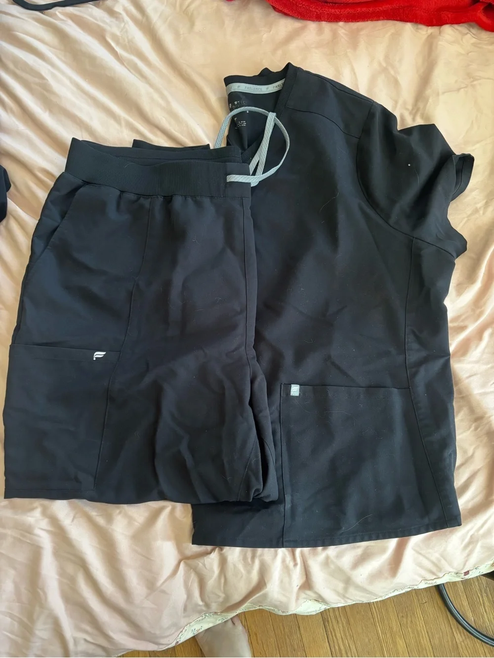 Fabletics scrub set - Picture 2 of 10